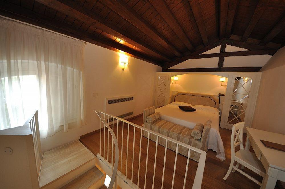 Villa Bonocore Maletto Hotel & Spa Cardillo Стая снимка